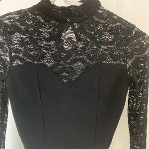 Long sleeve lace crop top